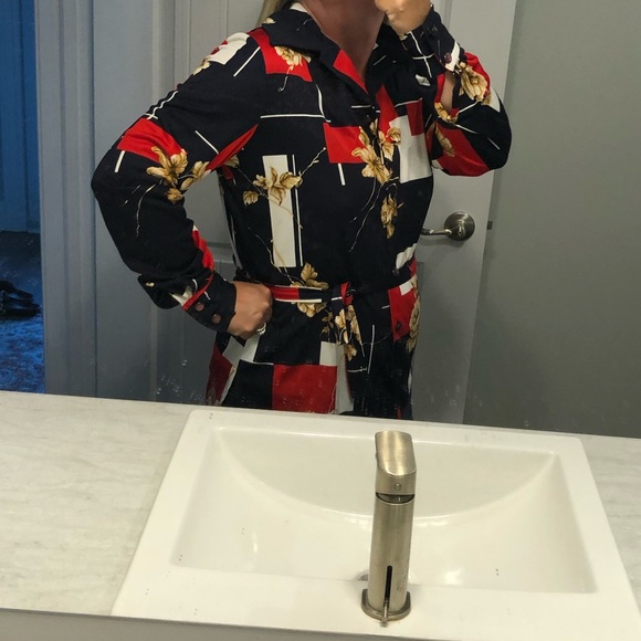 SOLD ❌1970’s floral polyester top! Vintage! - Picture 8 of 8